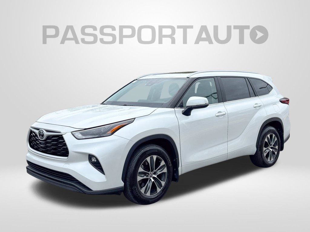 Used 2026 Toyota Highlander XLE AWD/4WD image 1