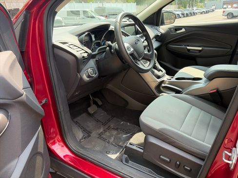 Used 2016 Ford Escape SE w/ Equipment Group 201A AWD/4WD image 9