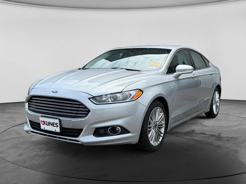 Used 2015 Ford Fusion SE w/ Equipment Group 202A FWD image 3