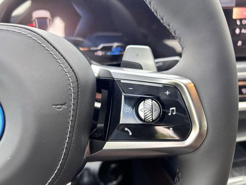 Used 2025 BMW 750e xDrive w/ Executive Package image 12