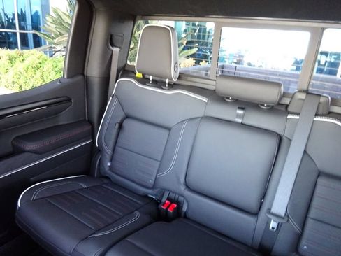 New 2026 GMC Sierra 1500 AT4X w/ LPO, Black Badging Package AWD/4WD image 16