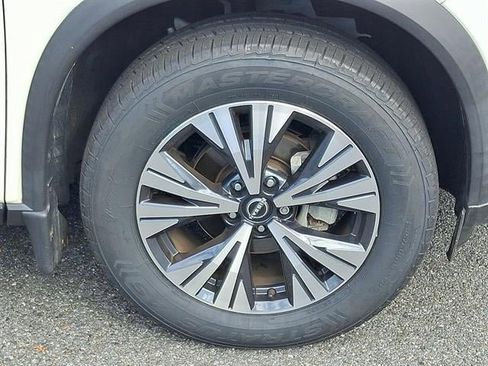 Used 2023 Nissan Rogue SV image 8