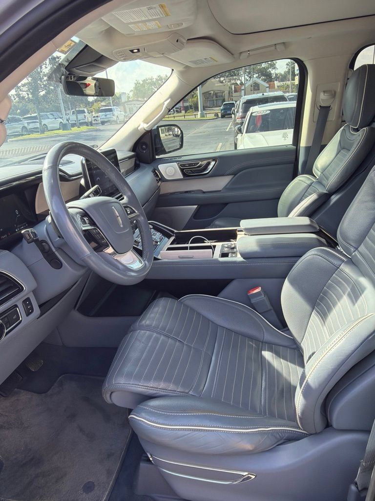 Used 2020 Lincoln Navigator Black Label w/ Cargo Convenience Package AWD/4WD image 10