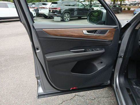 New 2026 Volkswagen Atlas SE image 10