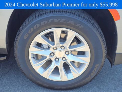 Used 2024 Chevrolet Suburban Premier AWD/4WD image 8
