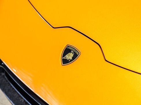 Used 2018 Lamborghini Huracan Performante AWD/4WD image 19