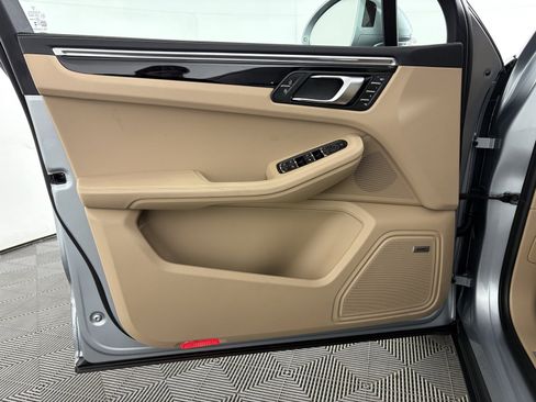 Used 2025 Porsche Macan S image 10