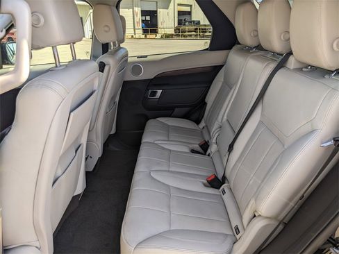 Used 2017 Land Rover Discovery HSE image 17