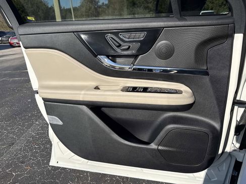 New 2026 Lincoln Corsair Premiere image 18