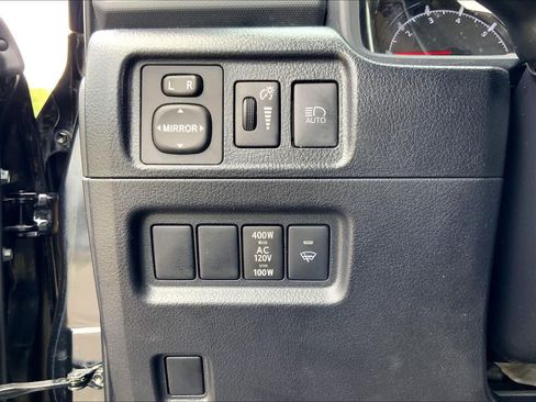 Used 2023 Toyota 4Runner SR5 AWD/4WD image 33