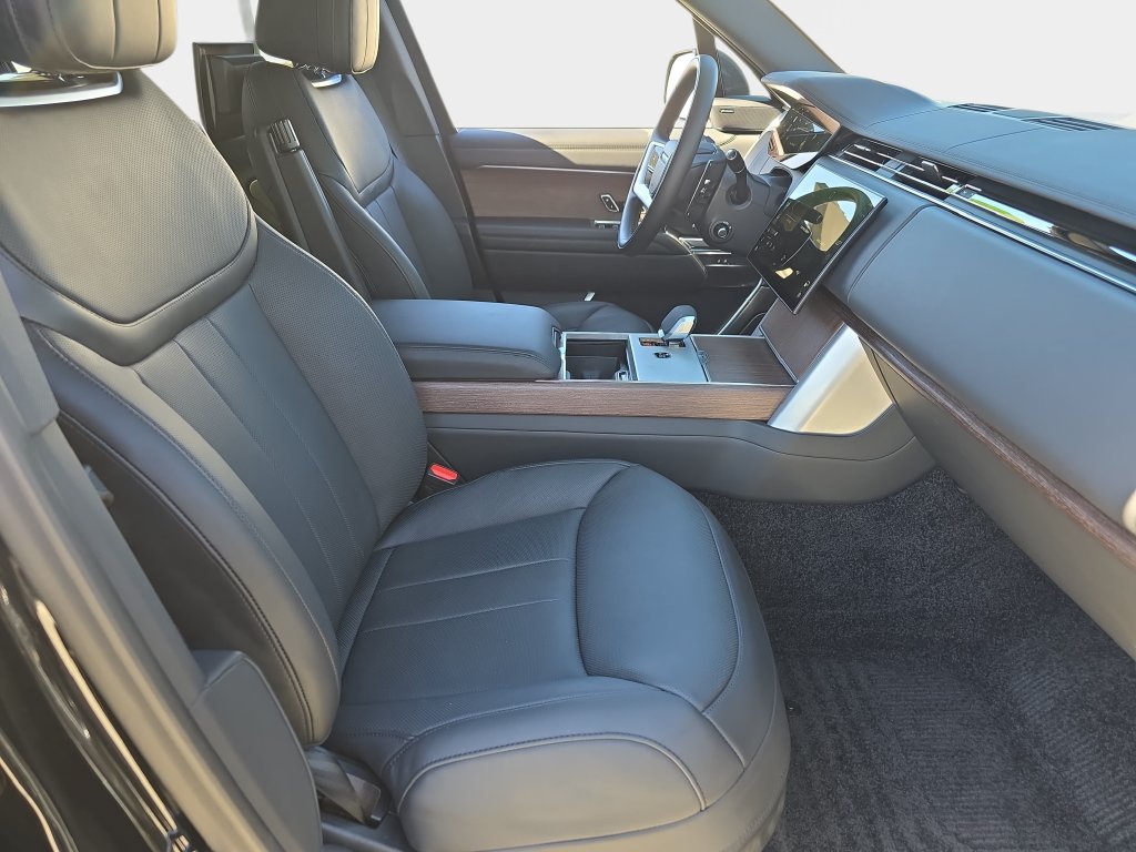 Certified 2025 Land Rover Range Rover Long Wheelbase SE AWD/4WD image 10