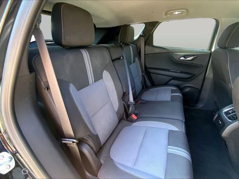 Used 2025 Chevrolet Blazer LT AWD/4WD image 34