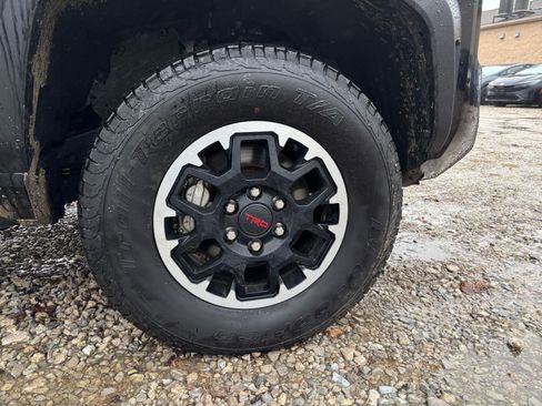 Used 2025 Toyota Tacoma TRD Off-Road image 29