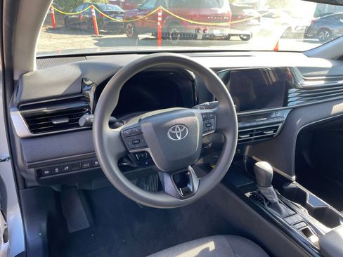 Used 2025 Toyota Camry LE image 33
