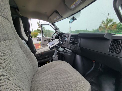 Used 2022 GMC Savana 2500 RWD image 42