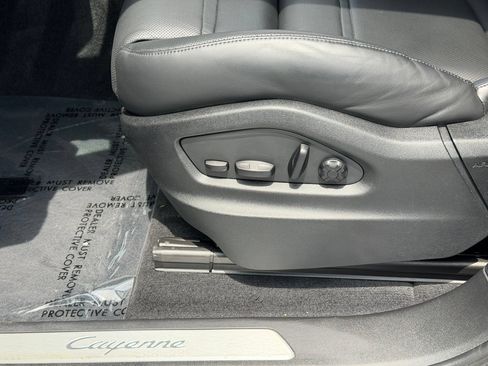 Certified 2023 Porsche Cayenne AWD/4WD image 26