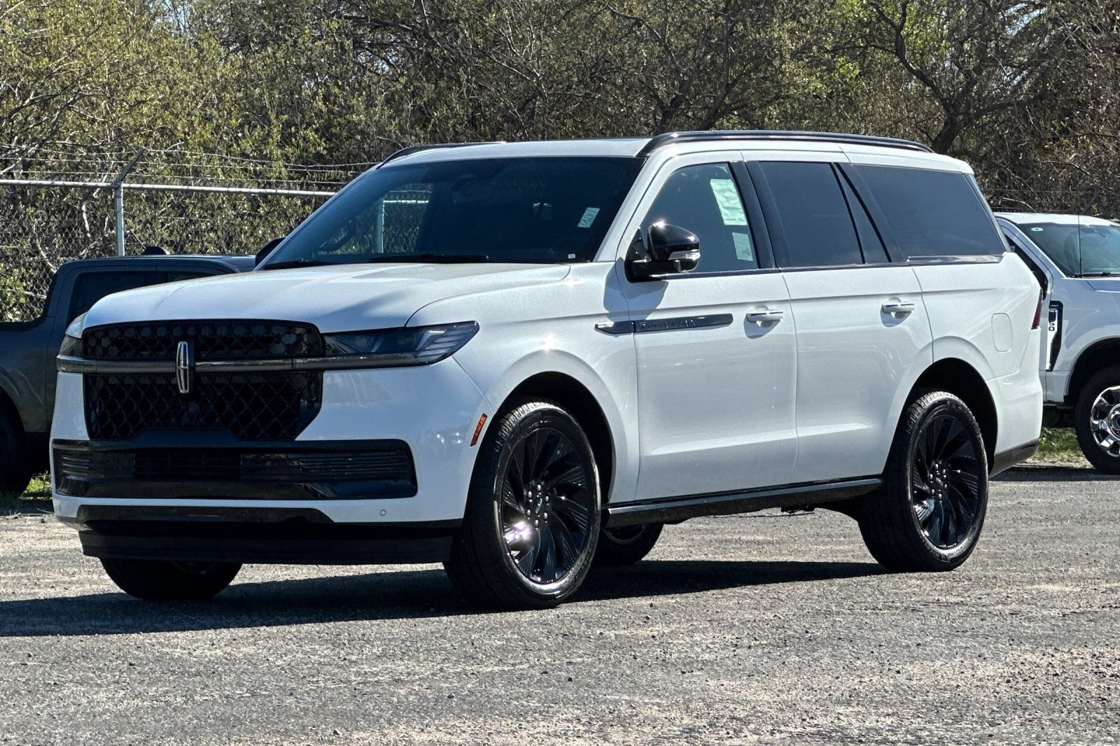 New 2026 Lincoln Navigator Reserve w/ Jet Appearance Package AWD/4WD image 7