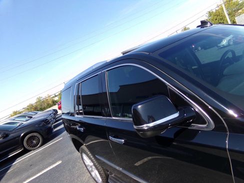 Used 2019 Cadillac Escalade Luxury AWD/4WD image 53