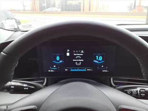 Used 2024 Hyundai Elantra Limited image 15