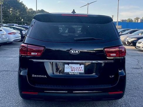 Used 2019 Kia Sedona LX image 8