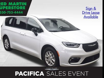 New 2025 Chrysler Pacifica Select