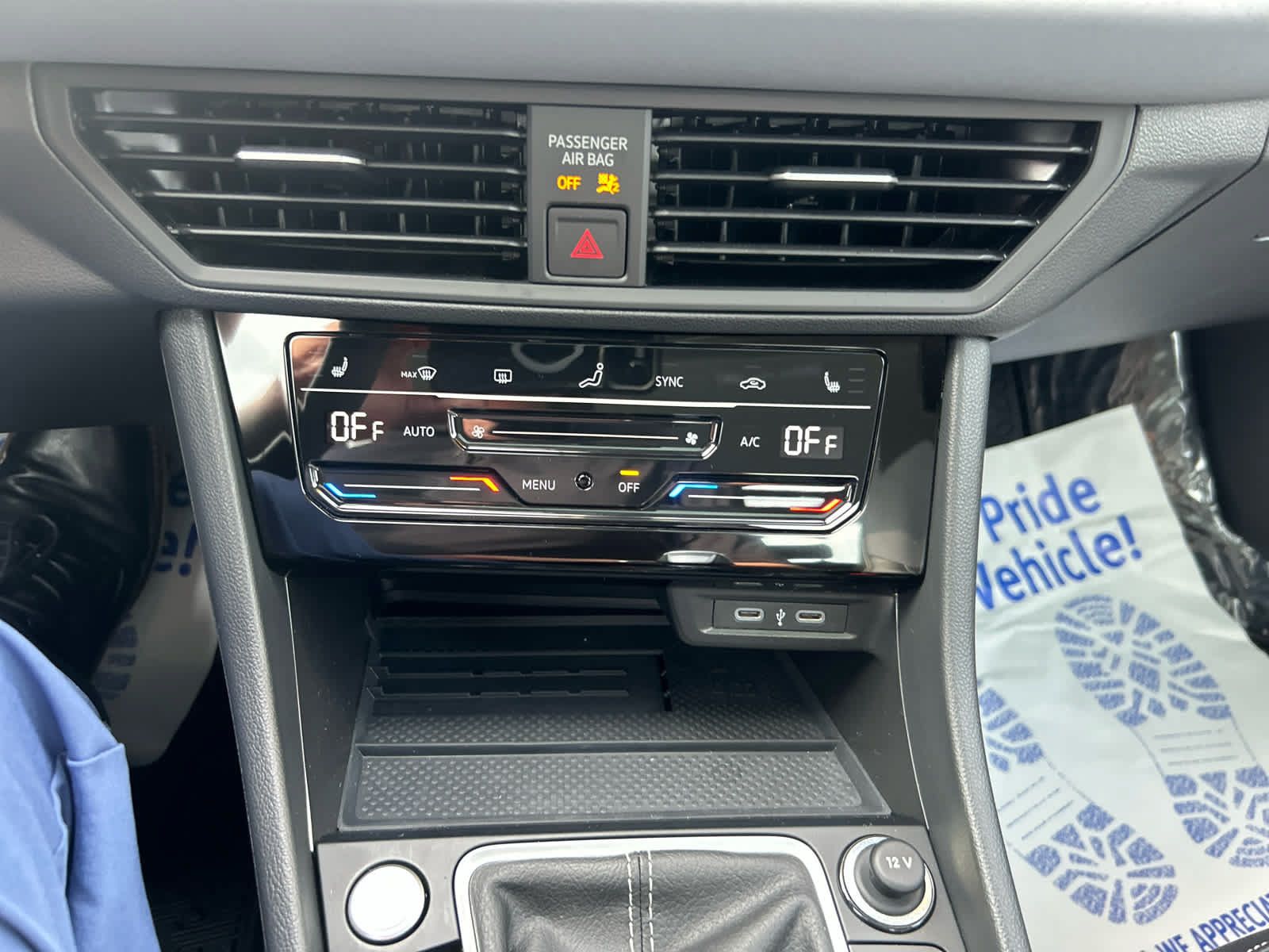 Used 2026 Volkswagen Jetta SE FWD image 19