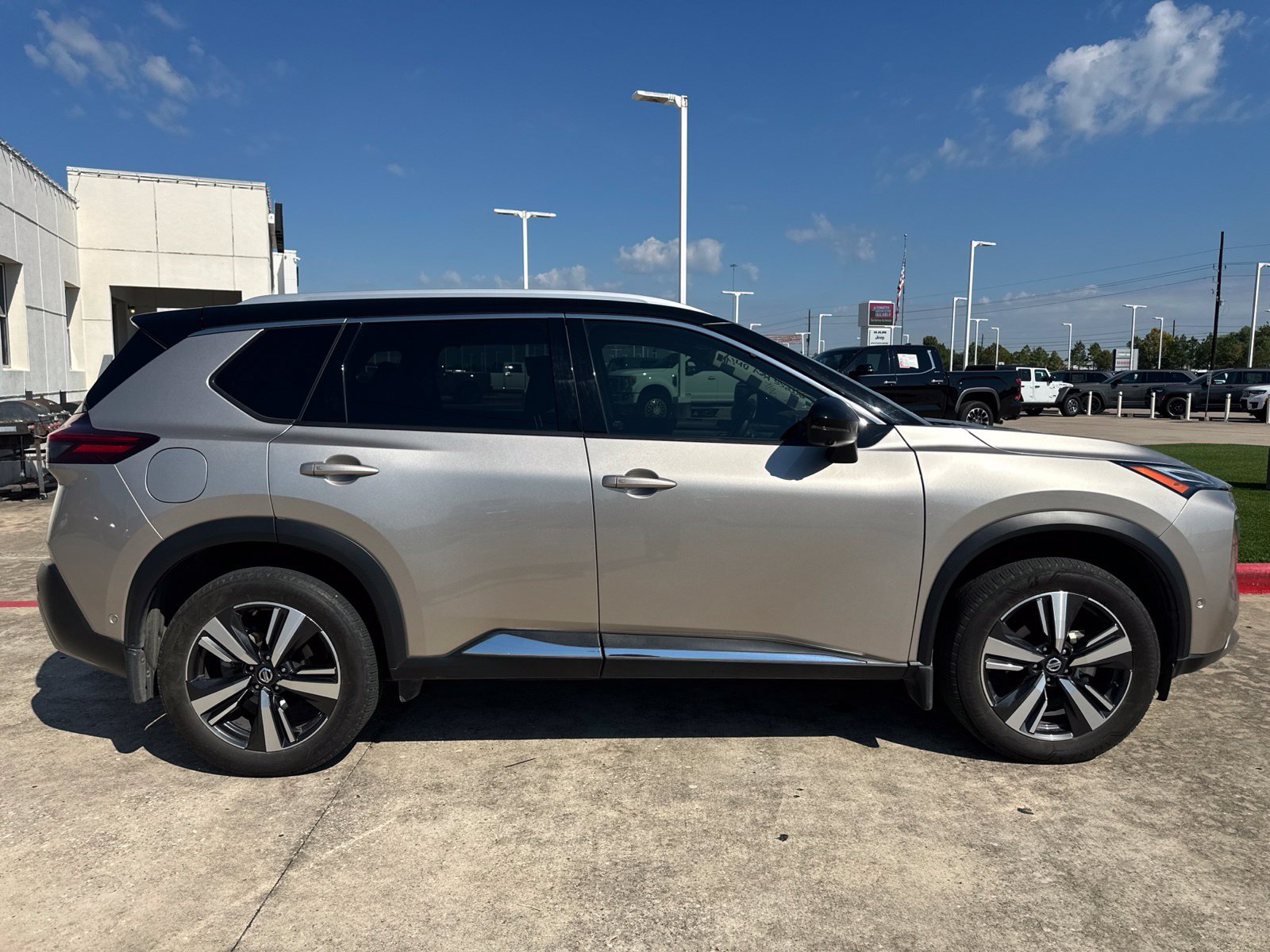Used 2021 Nissan Rogue Platinum FWD image 8