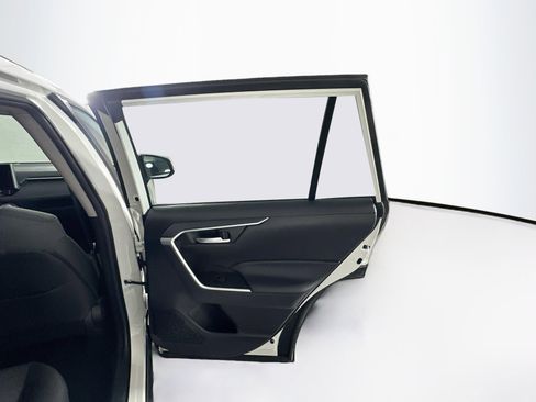 Used 2025 Toyota RAV4 XLE FWD image 29