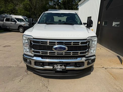 Used 2023 Ford F250 XLT w/ FX4 Off-Road Package AWD/4WD image 3