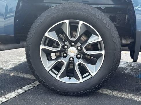 Used 2024 Chevrolet Silverado 1500 LT AWD/4WD image 9