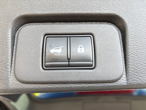 Used 2022 Nissan Rogue SV w/ SV Premium Package image 14