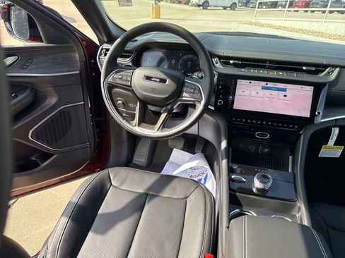 New 2026 Jeep Grand Cherokee Limited image 30