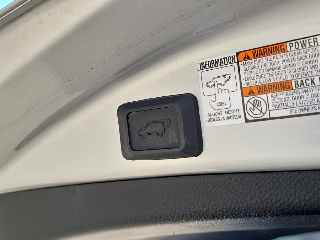 Used 2015 Toyota RAV4 Limited w/ Technology Package AWD/4WD image 29