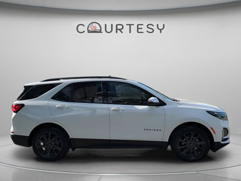 Used 2022 Chevrolet Equinox RS w/ RS Leather Package FWD image 8