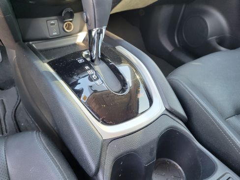Used 2016 Nissan Rogue SL FWD image 19