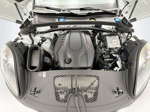 Used 2026 Porsche Macan AWD/4WD image 30