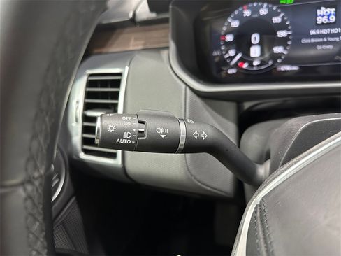 Used 2024 Land Rover Discovery Dynamic SE image 20