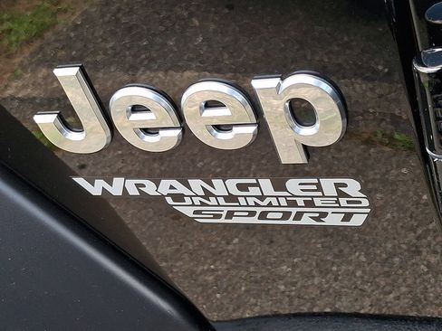 Used 2021 Jeep Wrangler Unlimited Sport AWD/4WD image 30