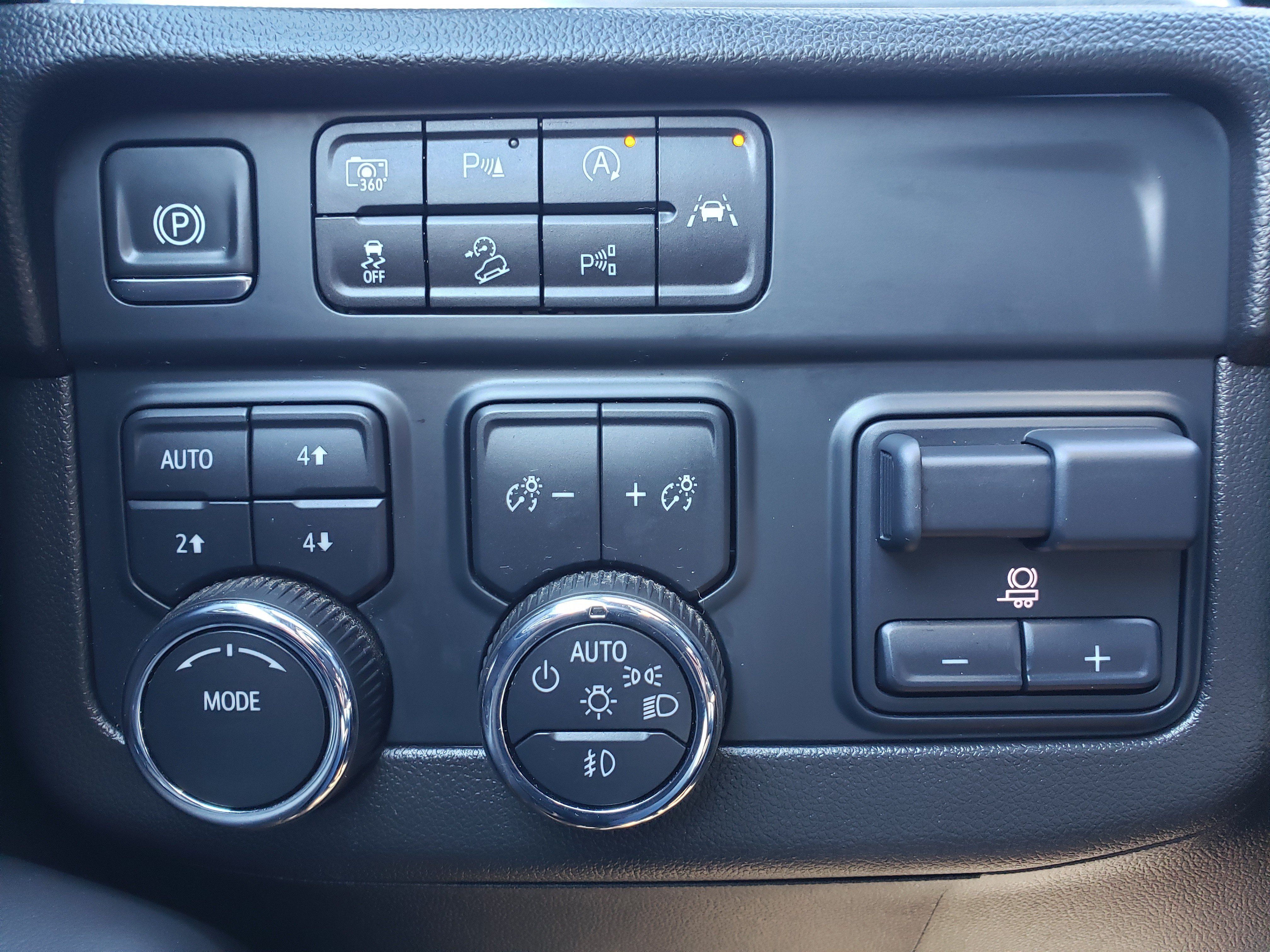 Used 2025 Chevrolet Tahoe Z71 w/ Comfort Package AWD/4WD image 16
