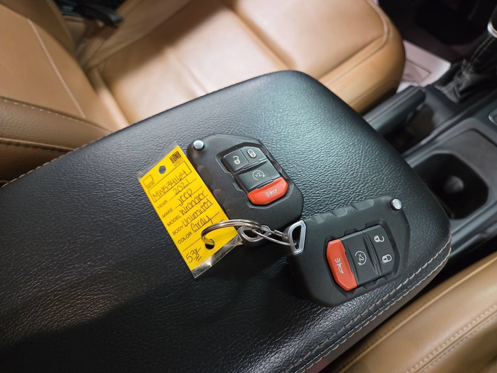 Used 2021 Jeep Wrangler Unlimited Sahara AWD/4WD image 14