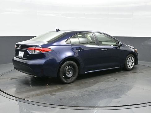 Used 2023 Toyota Corolla LE image 6