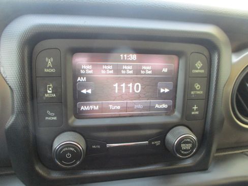 Used 2018 Jeep Wrangler Unlimited Sport S AWD/4WD image 19