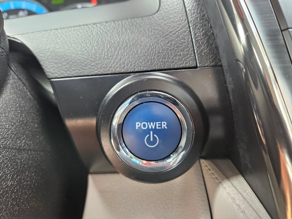 Used 2014 Toyota Camry LE FWD image 32