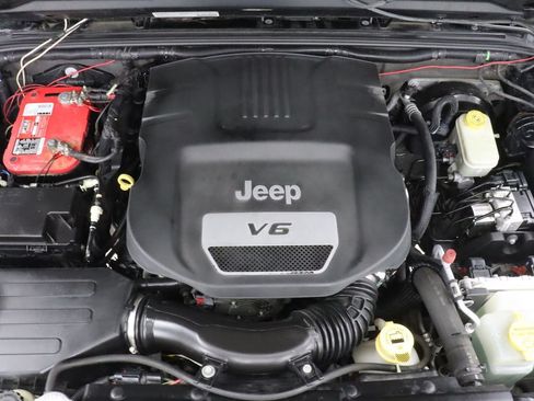 Used 2014 Jeep Wrangler Unlimited Sport w/ Quick Order Package 24S AWD/4WD image 9