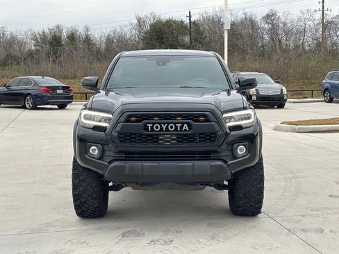Used 2021 Toyota Tacoma TRD Off-Road image 2