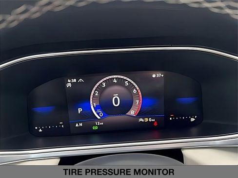 Used 2025 Volkswagen Taos SE w/ Panoramic Sunroof Package image 21