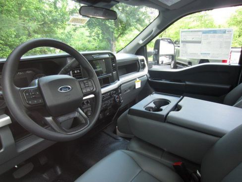 New 2025 Ford F350 XL w/ XL Chrome Package image 6