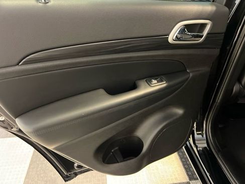 Used 2021 Jeep Grand Cherokee Laredo X RWD image 18