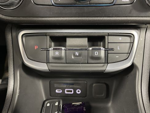 Used 2024 GMC Terrain SLT image 24