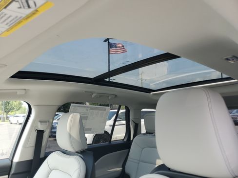 New 2026 Lincoln Aviator AWD image 10